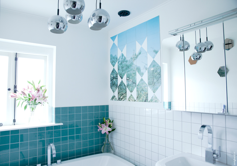 ixxi in the bath room of Iris Vank / enigheid. Analogue picture of blossom trees and some added triangles.