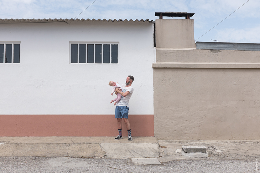 Maan and Teun Vank, white house Pataias Portugal | Enigheid