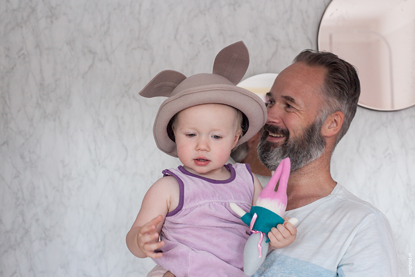 Maan with Mini Dressing hat bunny ears, studio escargot doll | Enigheid