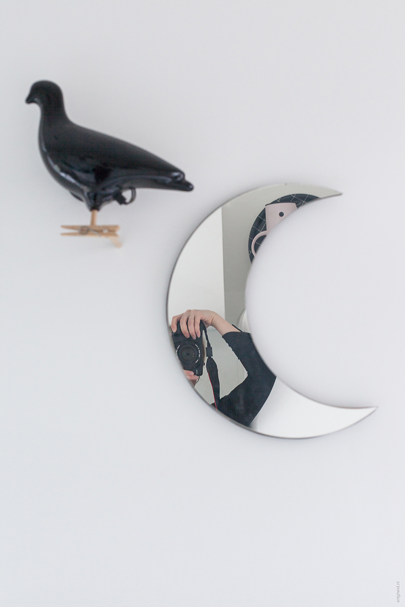 Moon mirror, Ed Carpenter pigeon lamp | Enigheid