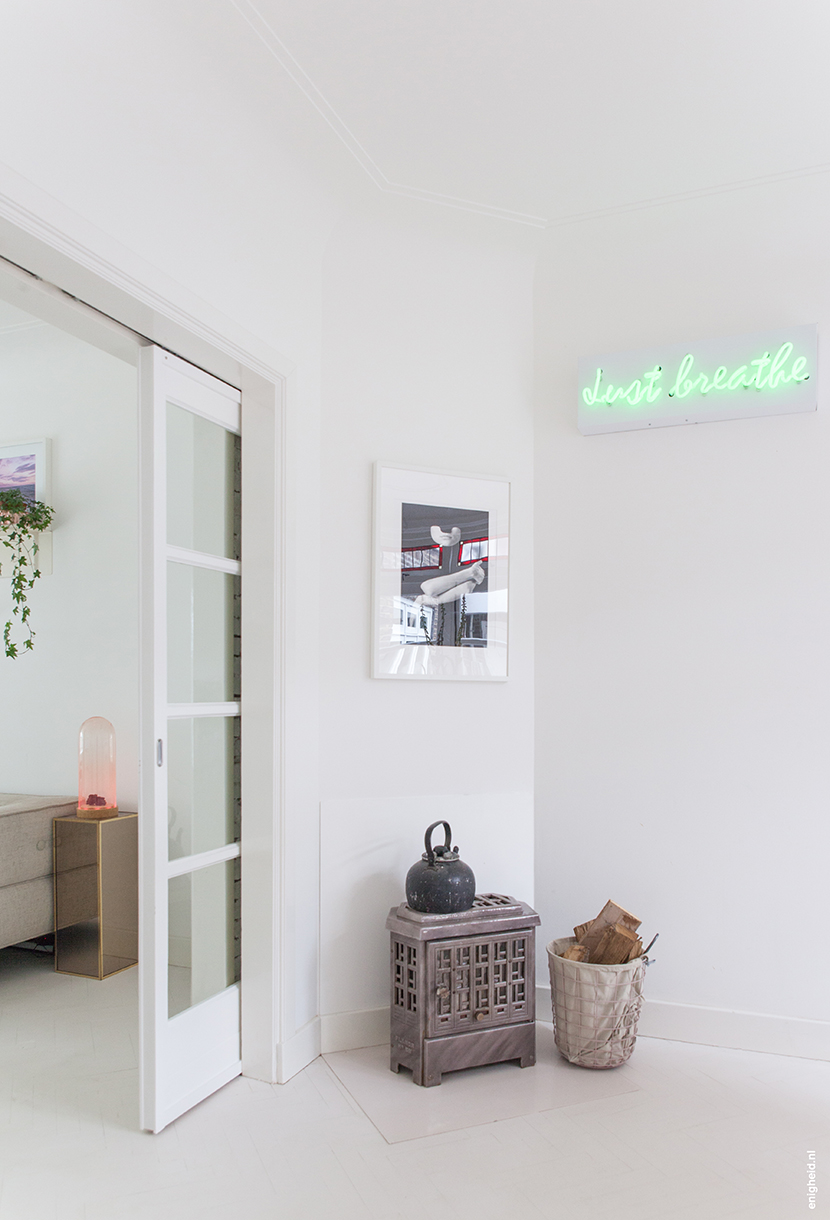Our pastel vintage living room with 'Just breathe' neon lamp | Enigheid