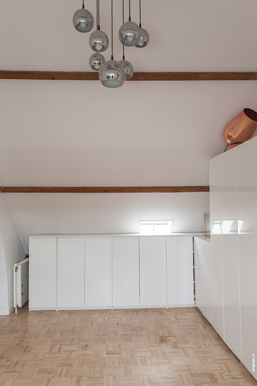 A peek inside our (old) home: the attic. The first floor that was almost ready, but the last part of our home we needed to finish before we sold our house. With Ikea cabinets, vintage chrome lighting and a Tom Dixon Fat Spot | Enigheid