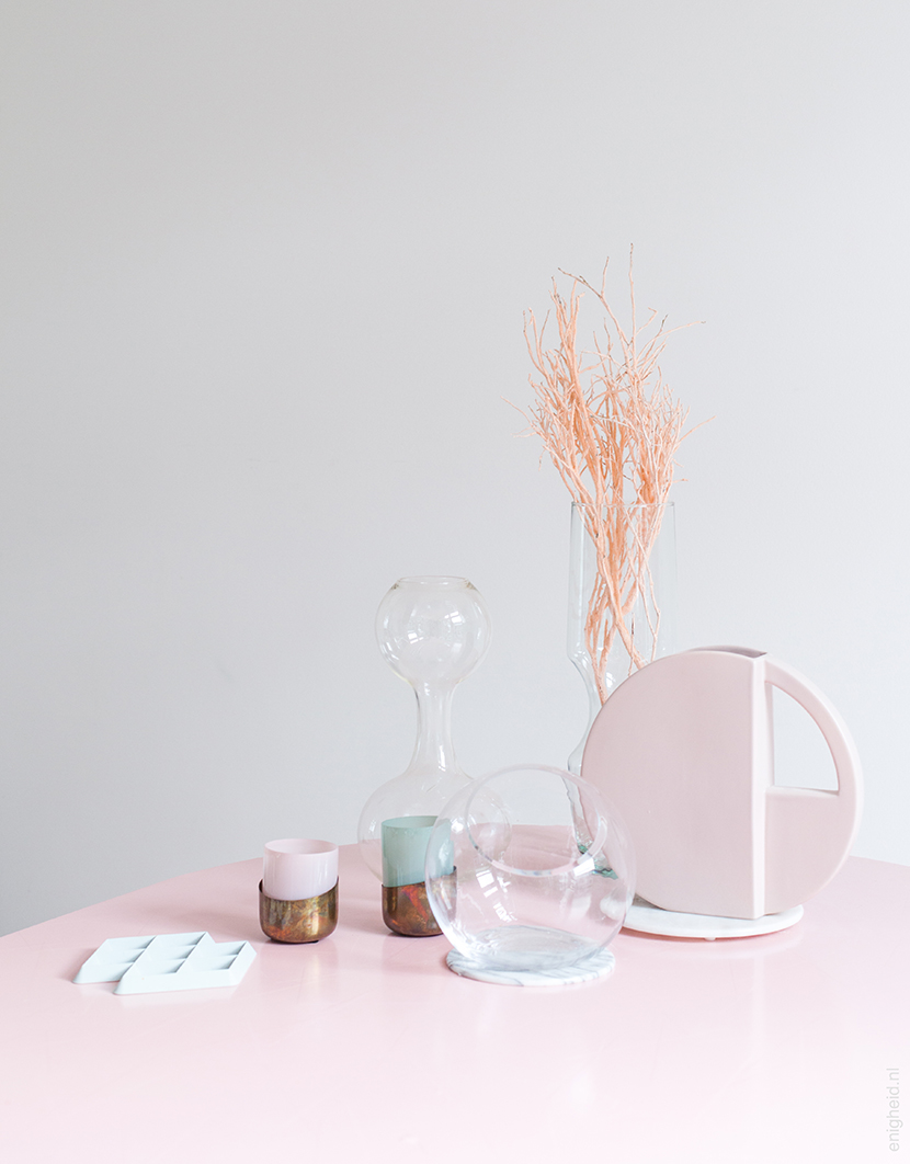 Pastel styling, Studio Job Paper Table, vintage glass and ceramics, hay coaster | Enigheid