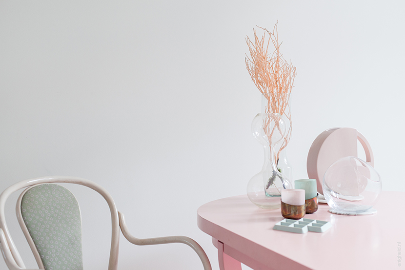 Pastel styling, Studio Job Paper Table, vintage glass and ceramics, hay coaster | Enigheid