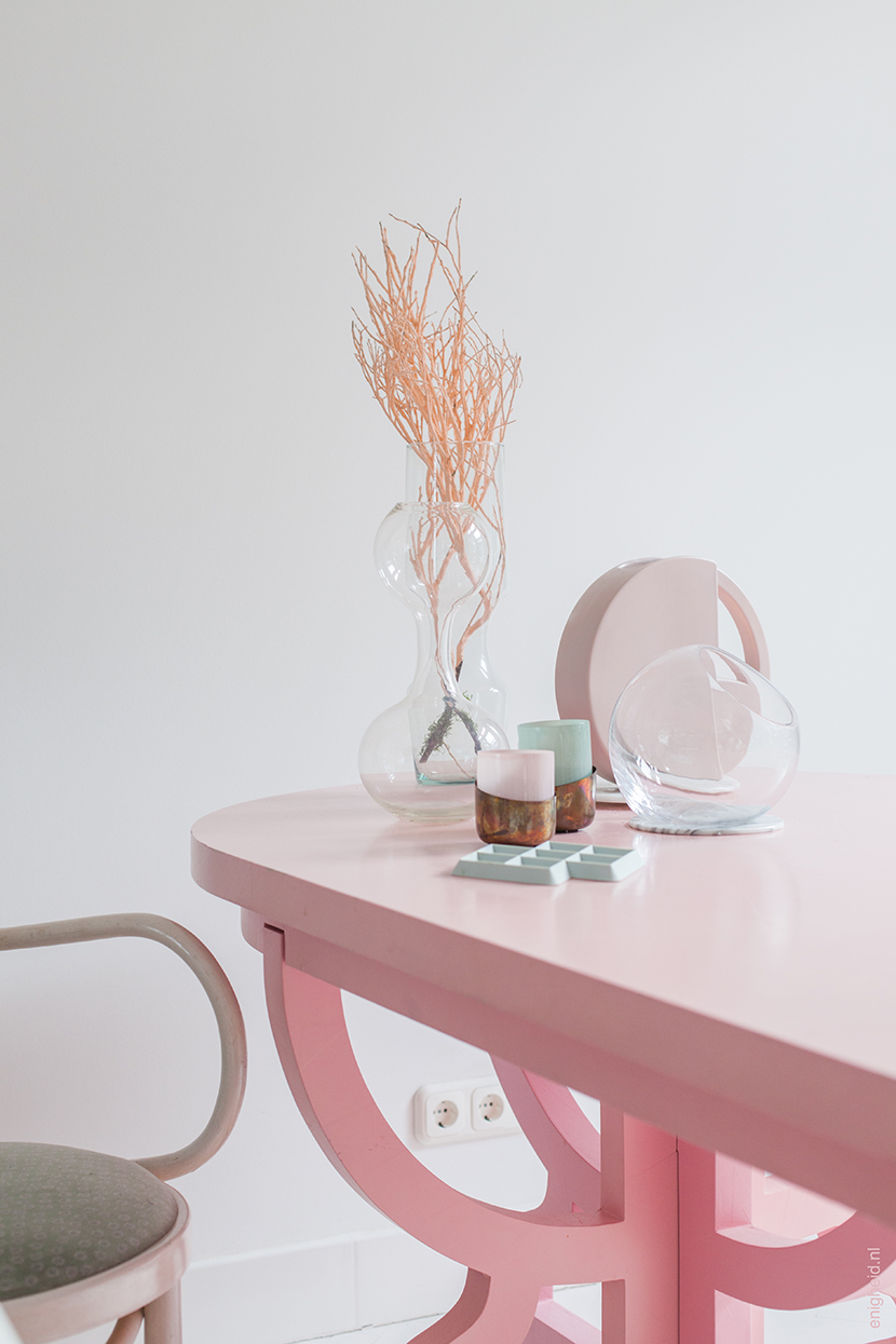 Pastel styling, Studio Job Paper Table, vintage glass and ceramics, hay coaster | Enigheid