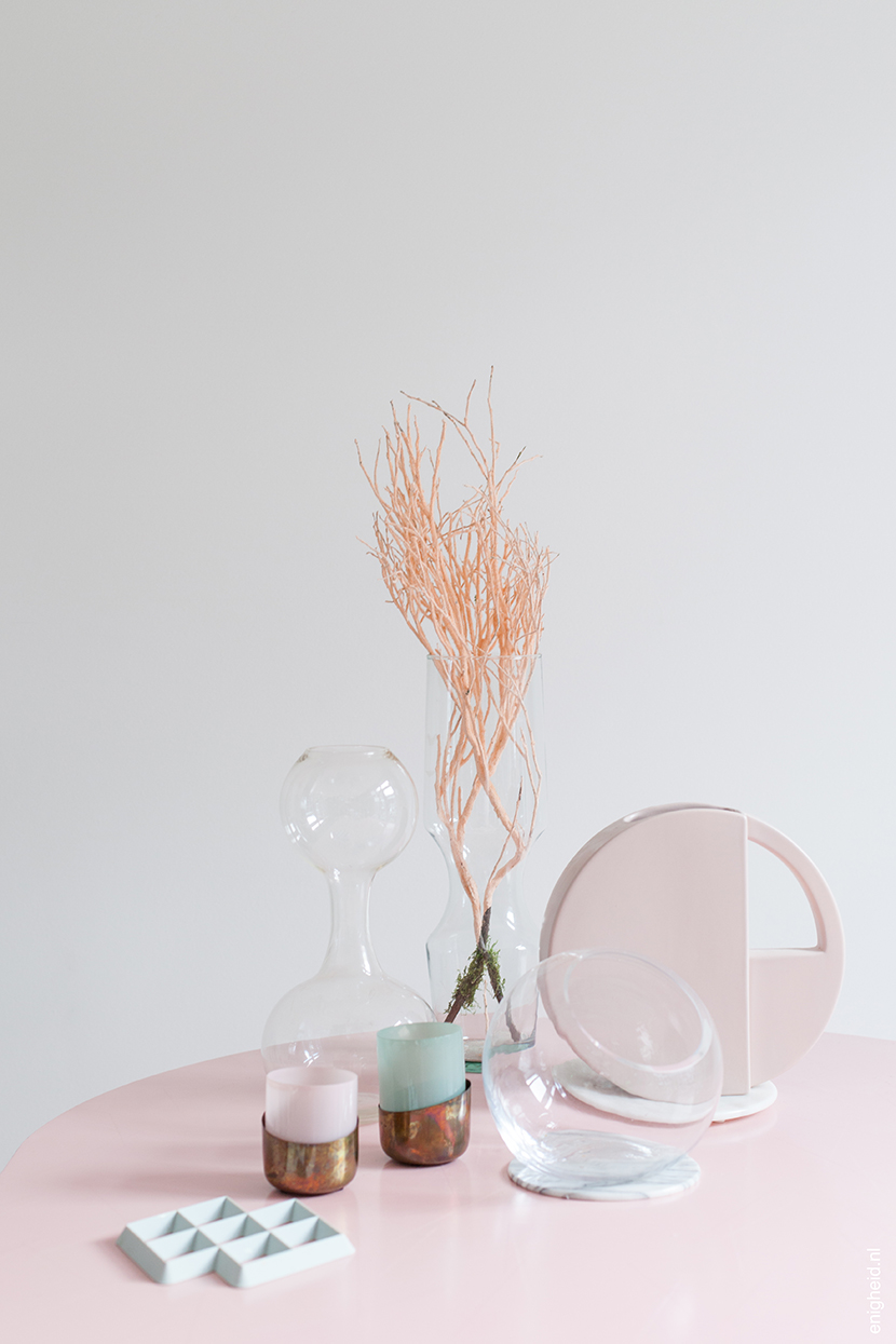 Pastel styling, Studio Job Paper Table, vintage glass and ceramics, hay coaster | Enigheid