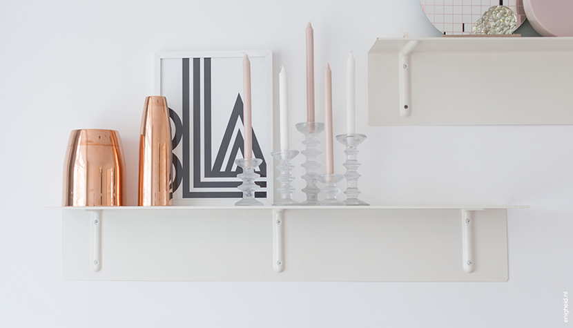 Tom Dixon vases, vintage glass candleholders iittala, Bla poster One must Dash | Enigheid