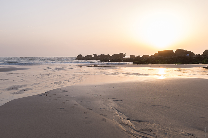 Sunset at the beach, Vale Furado Portugal | Enigheid