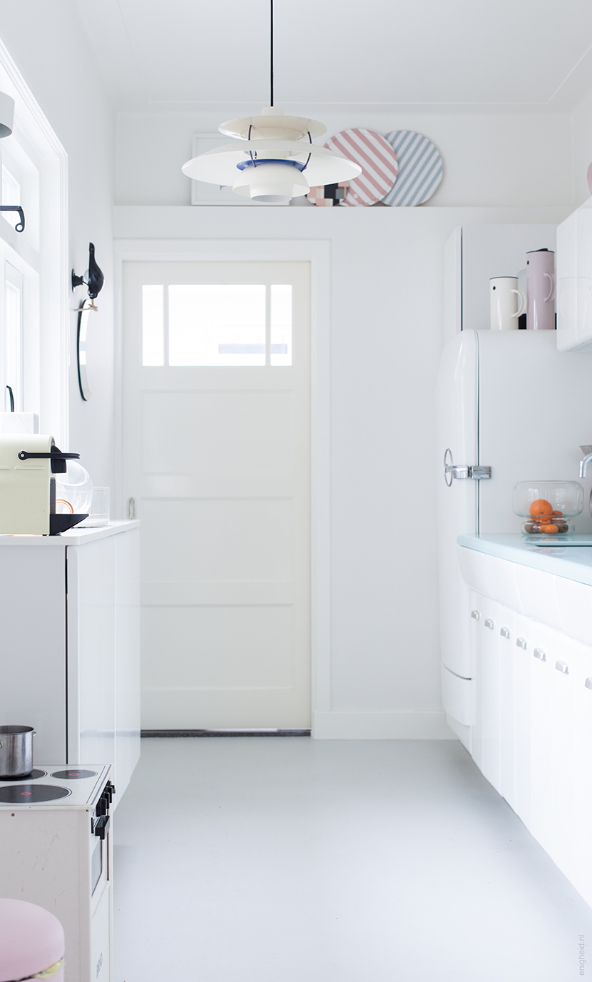 American Kitchen, Brio playkitchen, Brabantia pink bin, PH5 by Poulsen | Enigheid