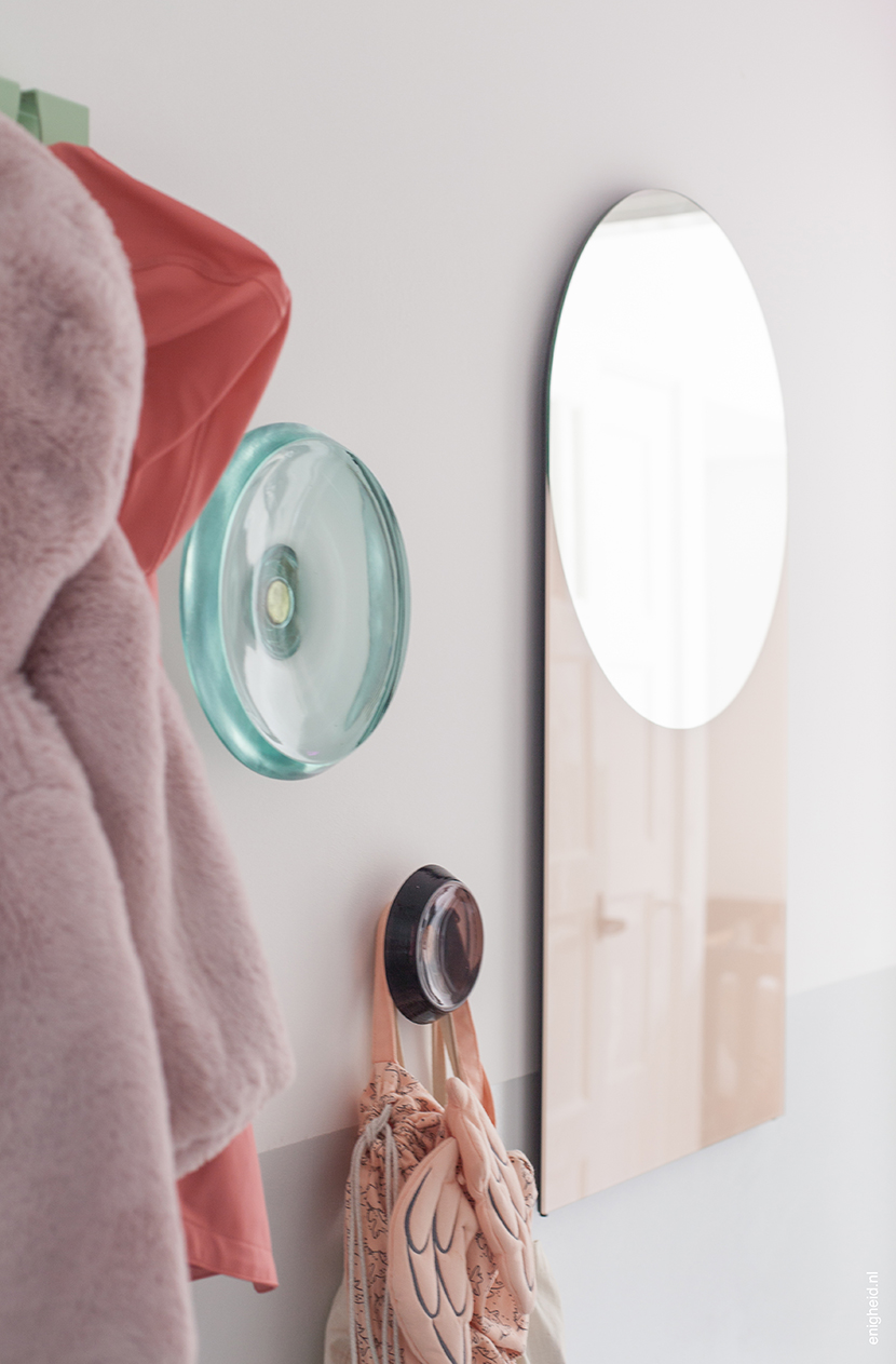 Hay Shapes Mirror round, Tom Dixon Glass knobs, 1930s hallway | Enigheid