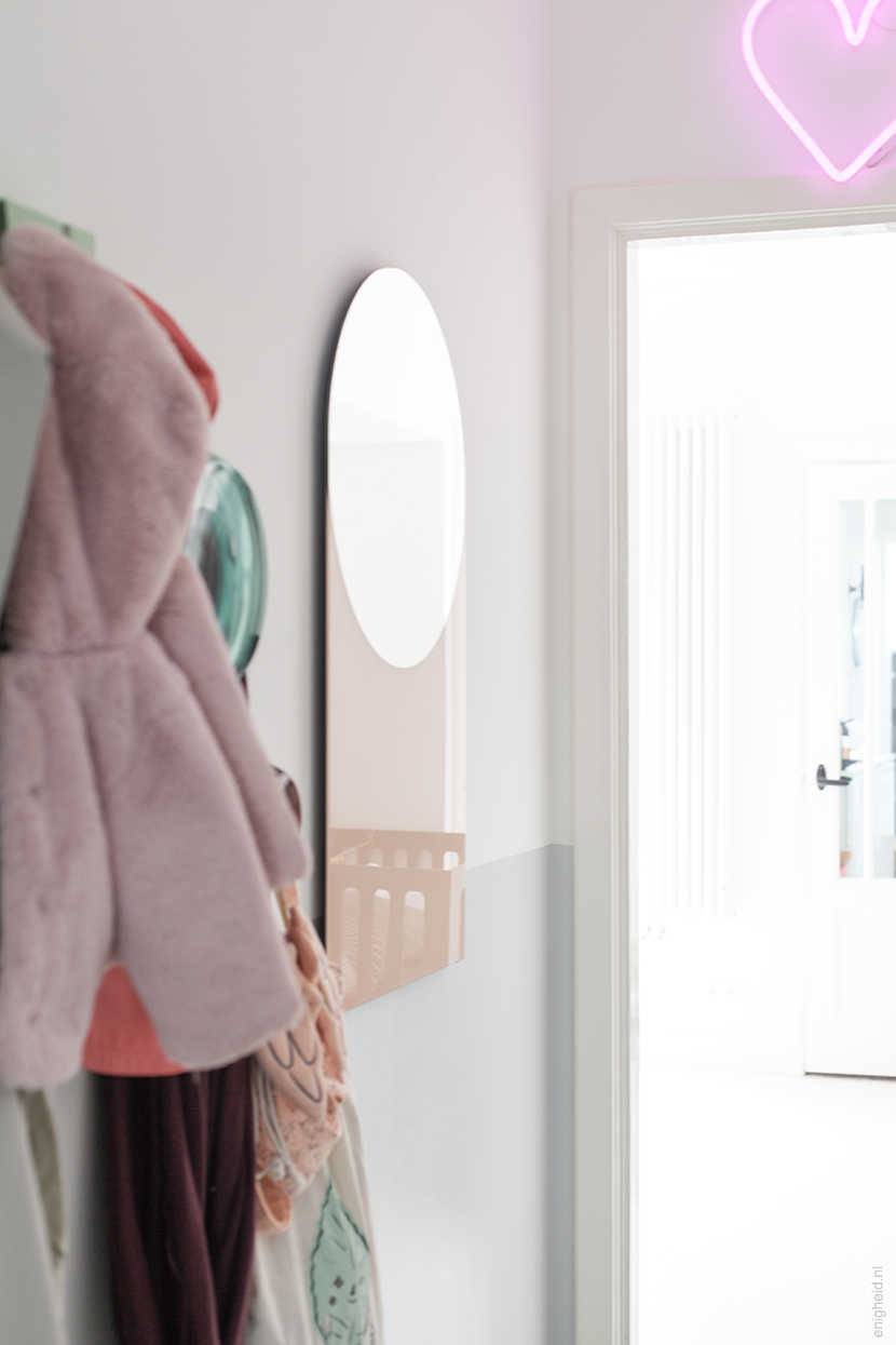 Hay Shapes Mirror round, Tom Dixon Glass knobs, neon heart Zilverblauw Qazqa, 1930s hallway | Enigheid