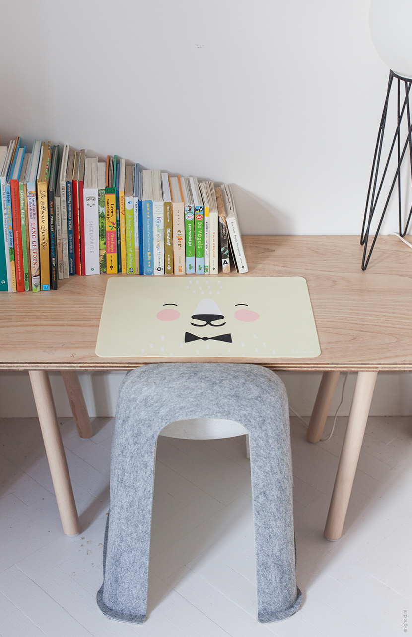 Maan's desk, Hay Ikea Ypperlig stool, Hay Little Nobody, Eeflillemor Kids mat | Enigheid