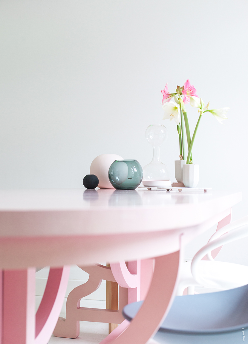 Pastel living room, Paper table Studio Job Moooi, Cooee design vases | Enigheid