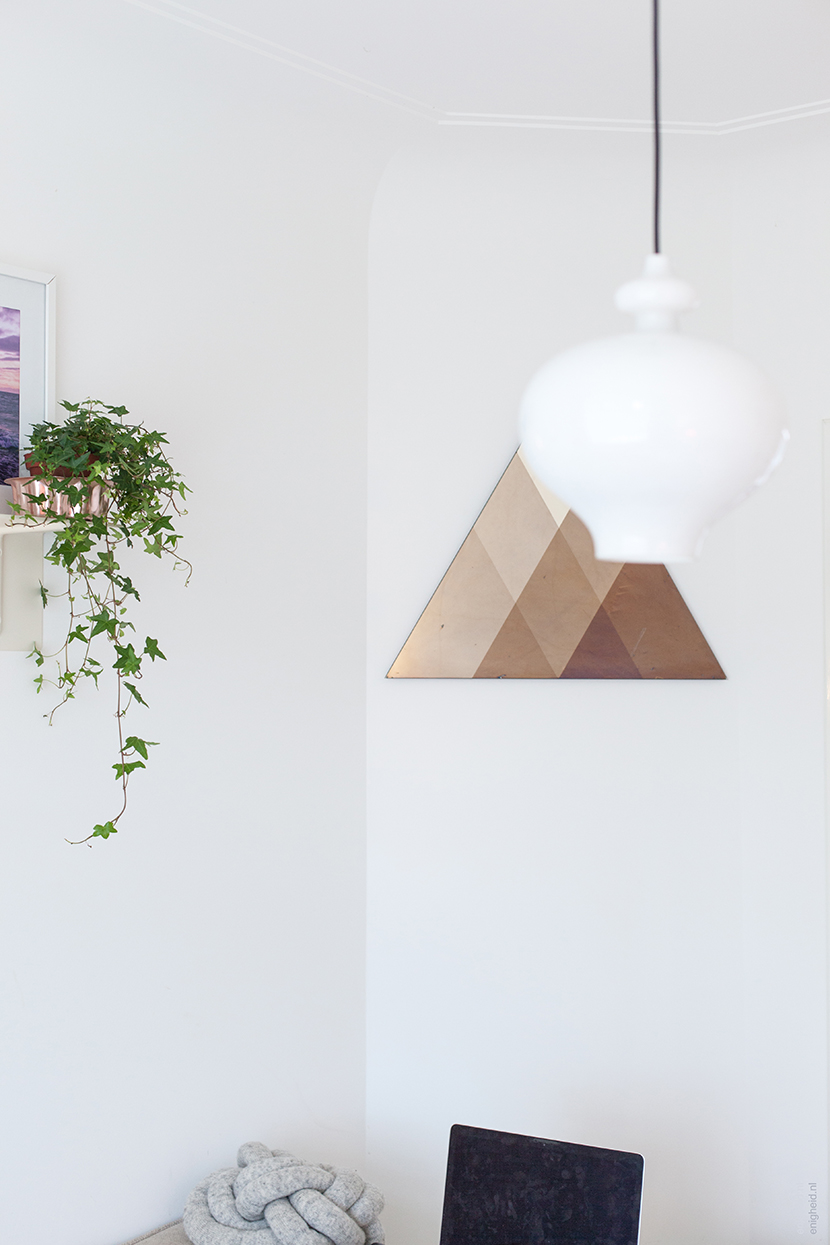 The front room of my pastel living room, with vintage lamp and stars, the picture I made of the sea in Denmark on a Hay bracket. On the wall a Lex Pott and David Derksen transience mirror. | Enigheid