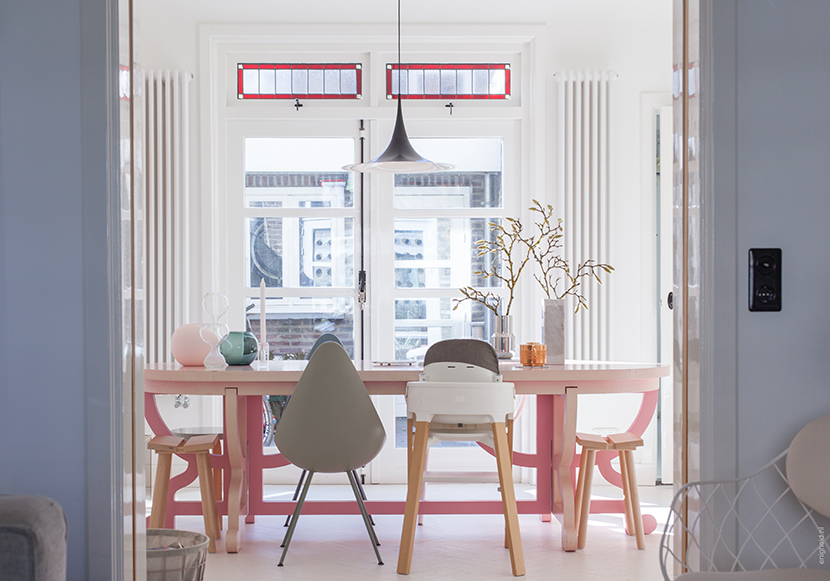 Magnolia branches in tactile vase by Menu design. Living room of Iris Vank, with paper table by Moooi and Fritz Hansen drop chair | Enigheid