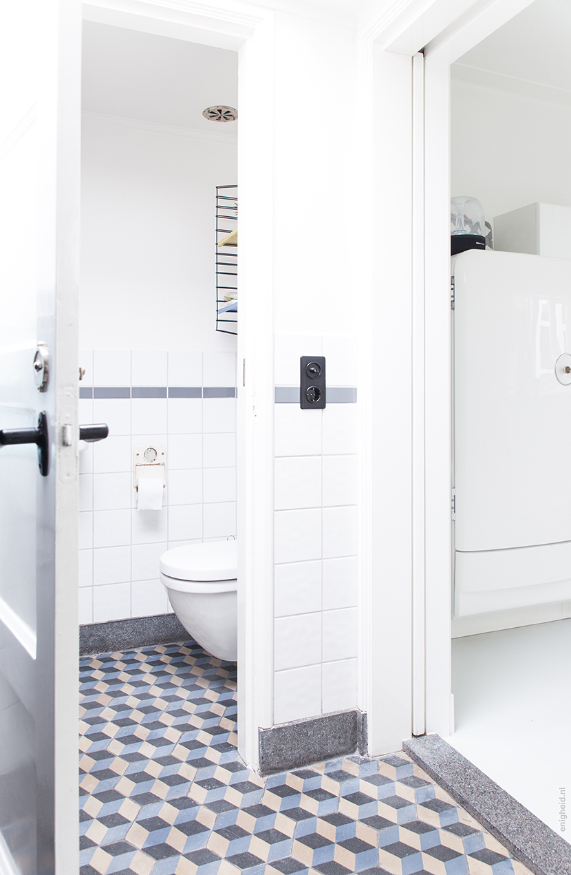 Utility room in the home of Iris and Teun Vank in Den Bosch. Antique vintage tiles. | blog by Enigheid