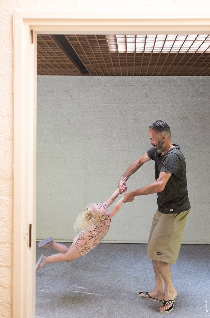 Maan Vank and her dad T. playing in one of the bed rooms of our new home | house in the woods, Enigheid