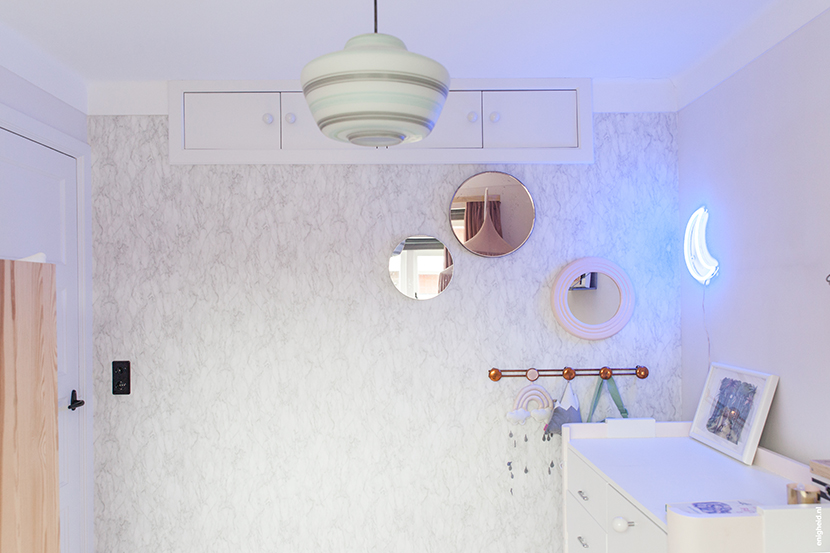 Maan's former bedroom. Vintage furniture and neon moon lamp by Zilverblauw for Qazqa | Enigheid