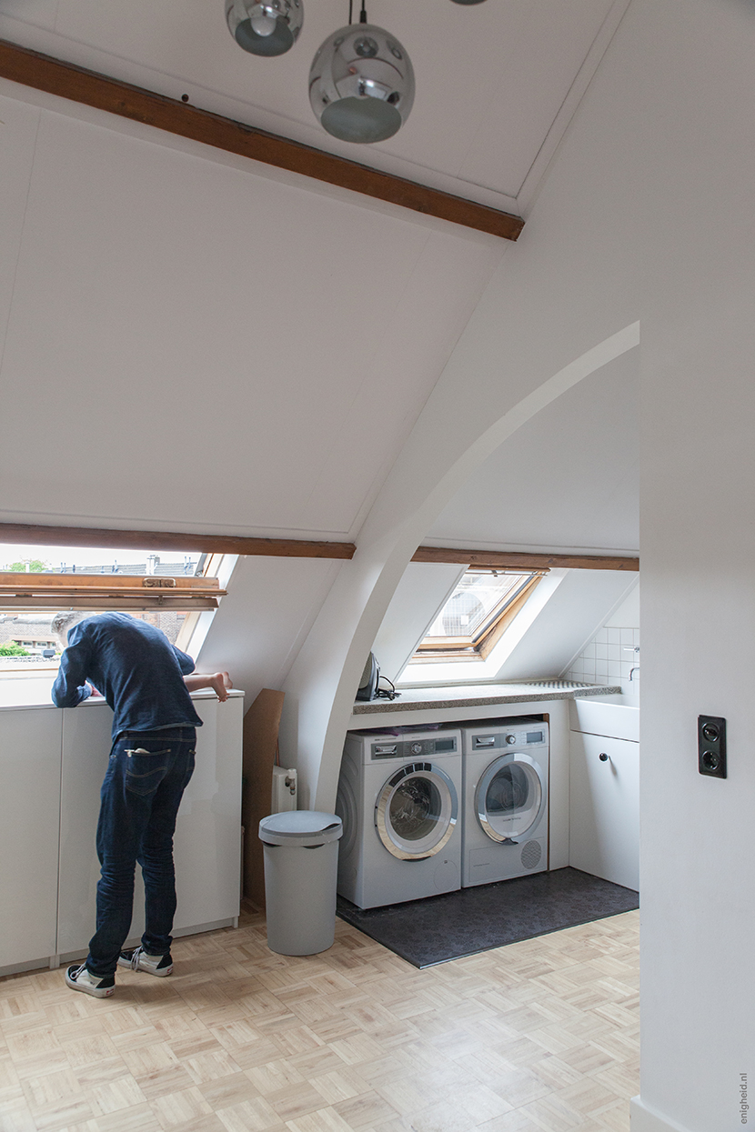 A peek inside our (old) home: the attic. The first floor that was almost ready, but the last part of our home we needed to finish before we sold our house. With Ikea cabinets, our washer and dryer underneath an antique kitchen counter and T. and Maan enjoying the views over 's-Hertogenbosch | Enigheid