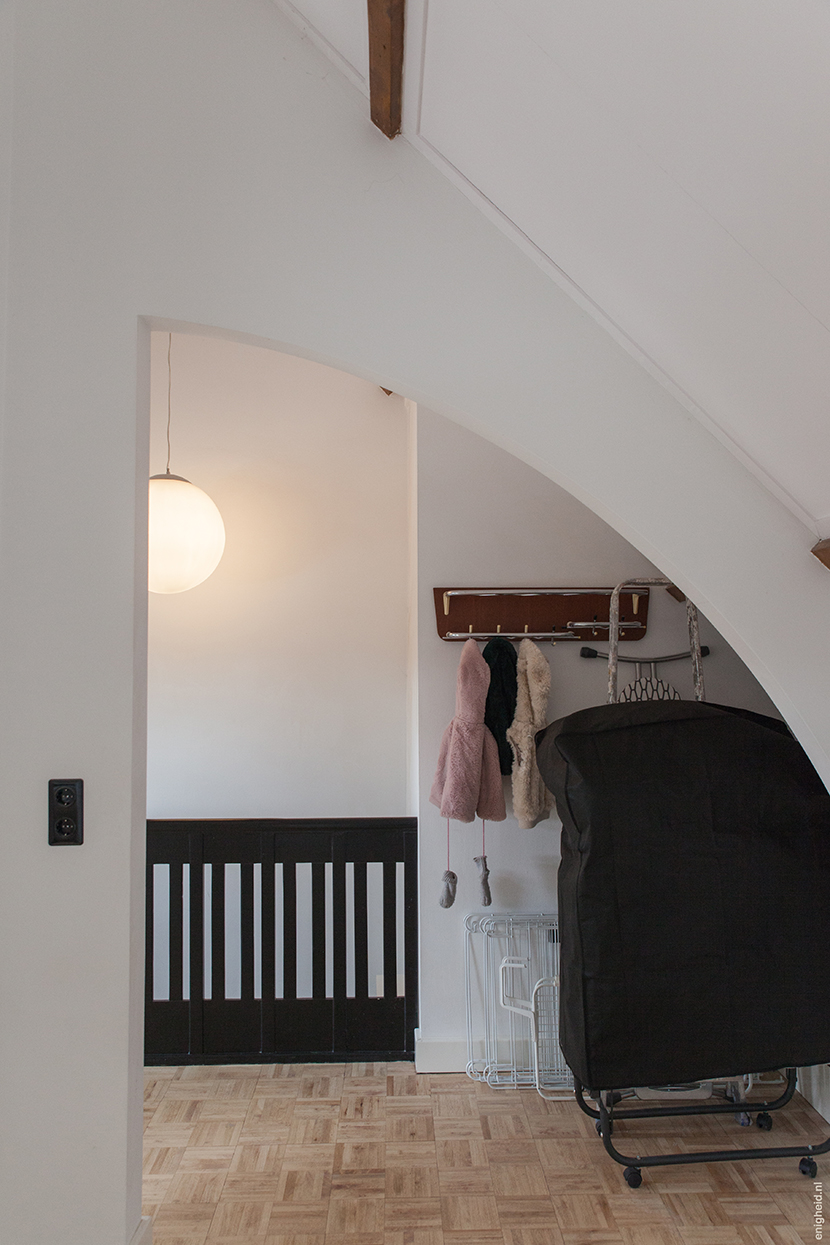 A peek inside our (old) home: the attic. The first floor that was almost ready, but the last part of our home we needed to finish before we sold our house. With new bakelite light switches and a big Qazqa lamp | Enigheid