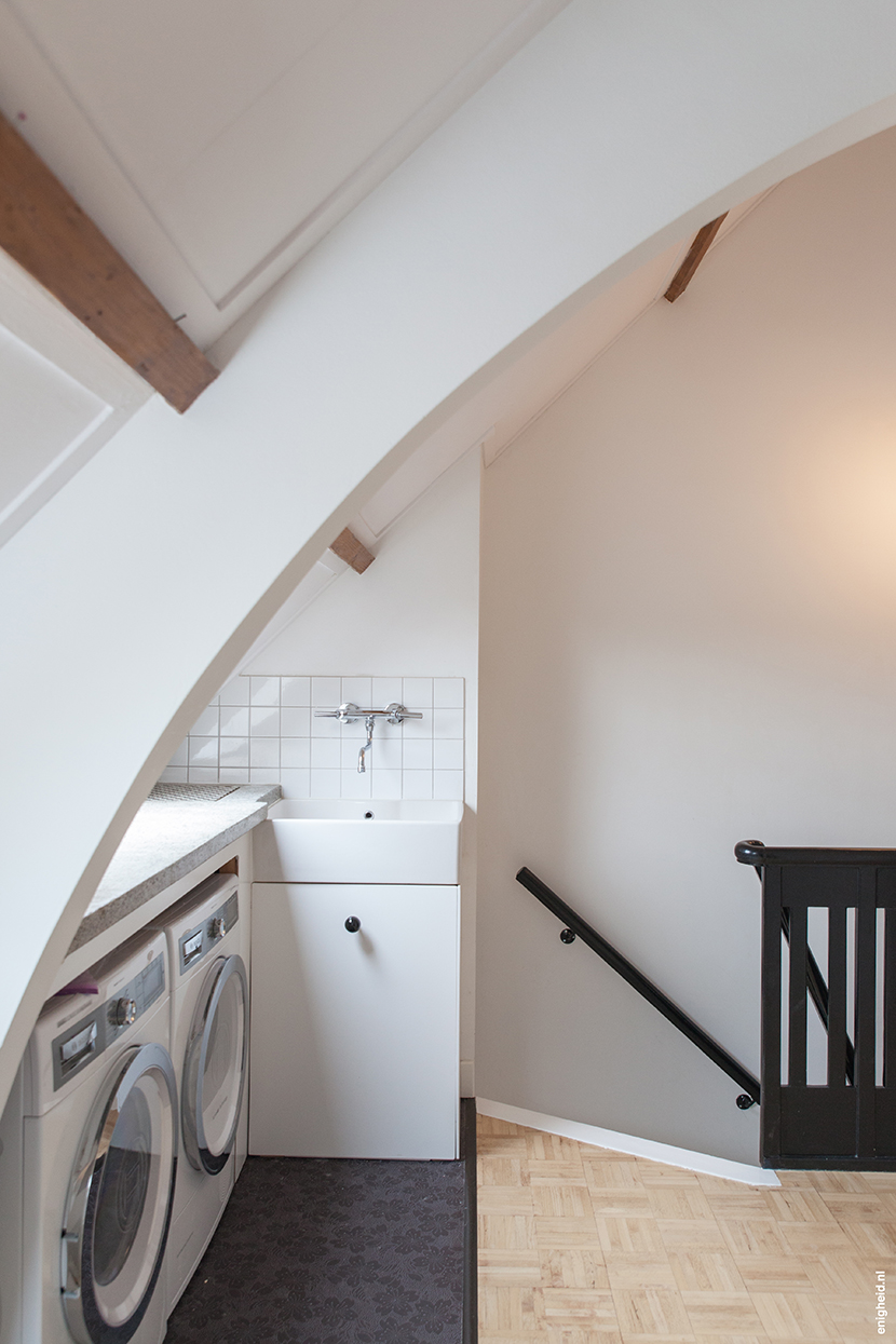 A peek inside our (old) home: the attic. The first floor that was almost ready, but the last part of our home we needed to finish before we sold our house. With Ikea cabinets and our washer and dryer underneath an antique kitchen counter | Enigheid