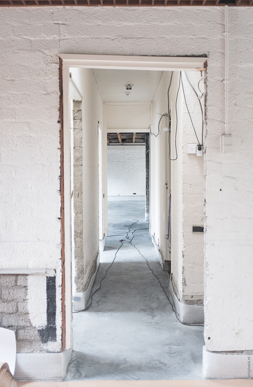 Our renovation journey is another drastic one. This is our hallway. We've installed underfloor heating and love the concrete floor on top of that! | Enigheid