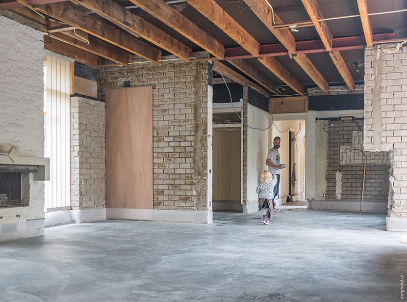 Our renovation journey is another drastic one. This is our future living room and kitchen. We've installed underfloor heating and love the concrete floor on top of that! | Enigheid